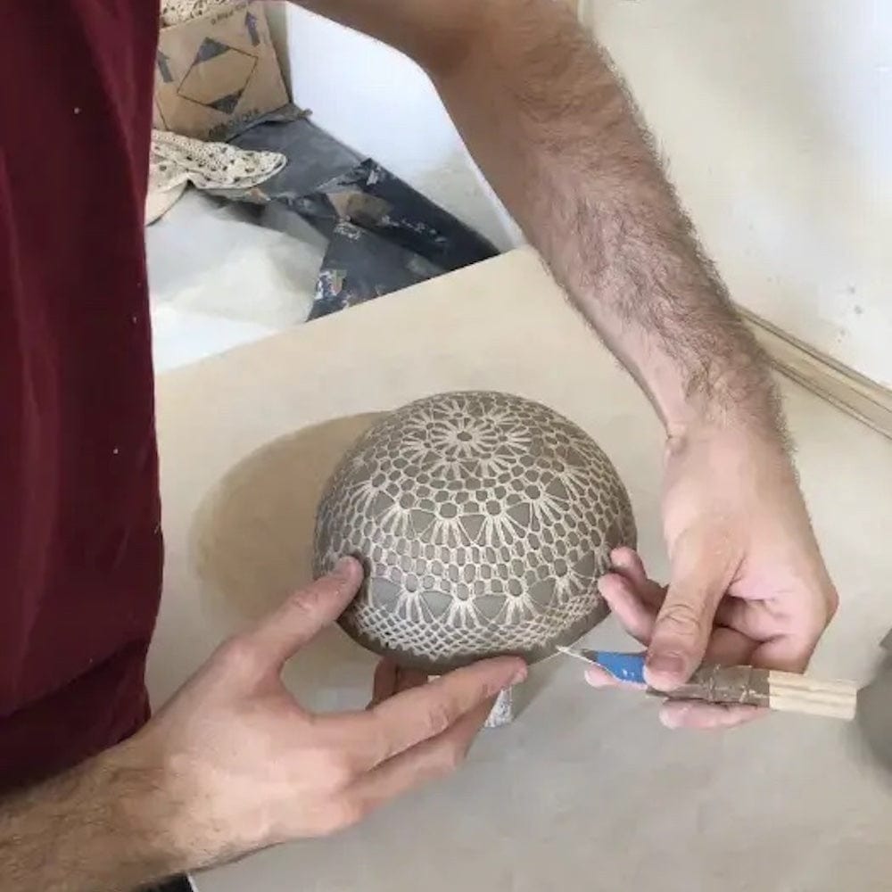 Assiette en céramique beige I Motifs dentelles portugaises Assiette "Carimbada" beige - 27 cm