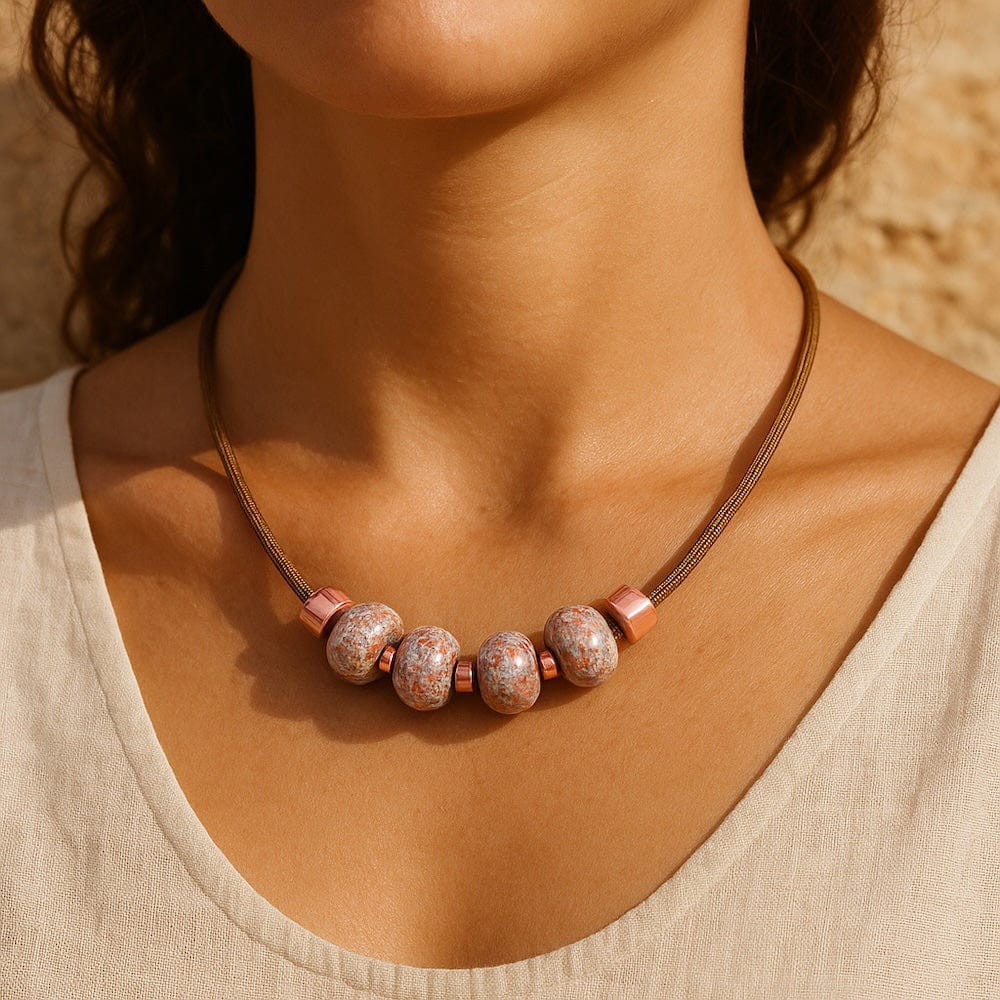 Collier en liège et 4 perles roses Collier en liège et perles - Rose