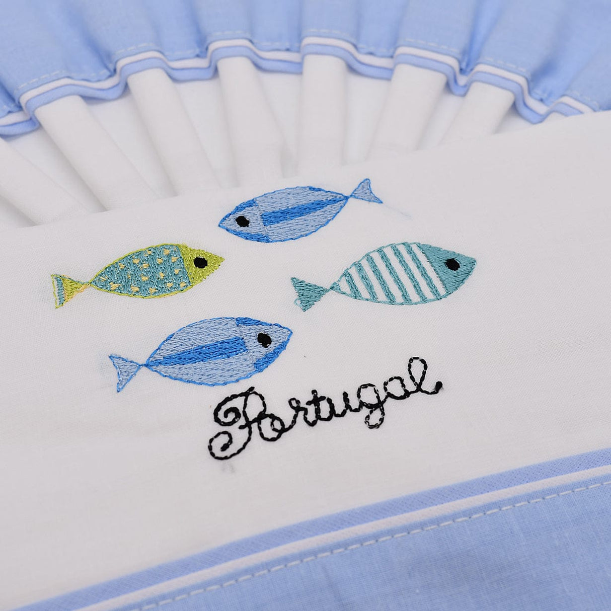 Doudou jaune en coton aux motifs sardines portugaises Tour de lit en coton "Sardinhas" - Bleu