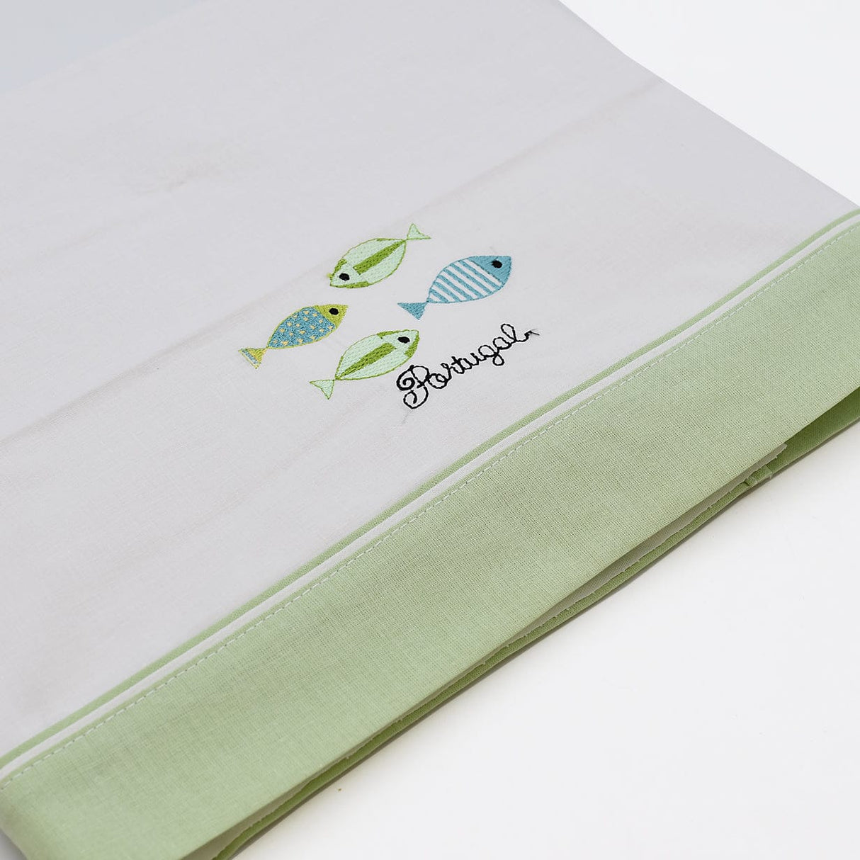 Parure de lit coton verte brodée sardines portugaises | Luisa Paixão Parure de lit bébé "Sardinhas" - Vert