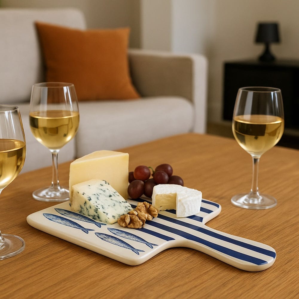 Planche de service rayée bleu et blanc I Céramique du Portugal Planche de service rayée "Costa Nova Mar" - Bleue