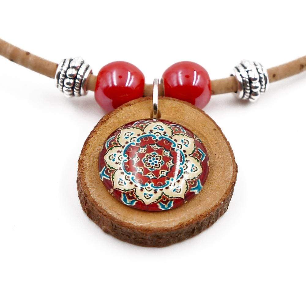 Collier en liège à pendentif en bois