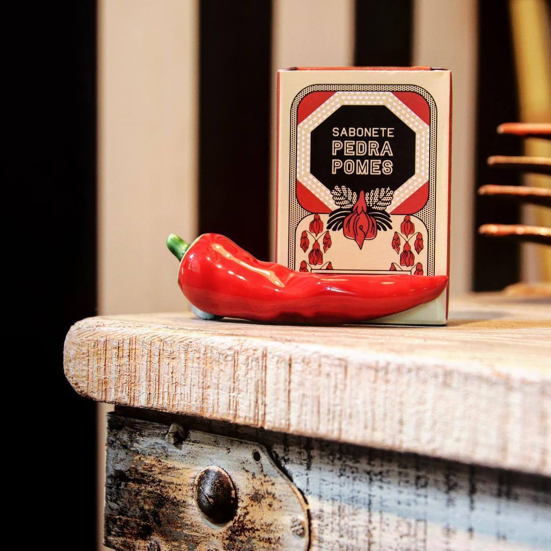 Savon exfoliant à la pierre ponce