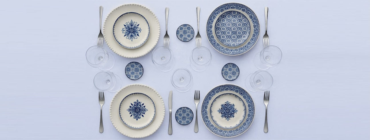 Vaisselle portugaise en céramique avec des motifs azulejos