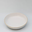 Assiette creuse en porcelaine blanche à bord doré – Fabriquée au Portugal Assiette creuse en porcelaine "Resonance"