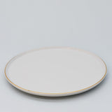 Assiette en porcelaine blanche à bord doré Ø21cm – Fabriquée au Portugal Assiette en porcelaine "Resonance" - 23cm