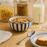 Bol à céréales en céramique portugaise I Vaisselle du Portugal en ligne Bol à céréales rayé "Costa Nova Mar" 16cm - Bleu