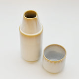 Bouteille + Gobelet en Grès Émaillé | Ensemble Portugais Bouteille en grès "Amazonia" et sa tasse - Blanc