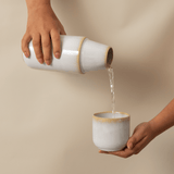 Bouteille + Gobelet en Grès Émaillé | Ensemble Portugais Bouteille en grès "Amazonia" et sa tasse - Blanc