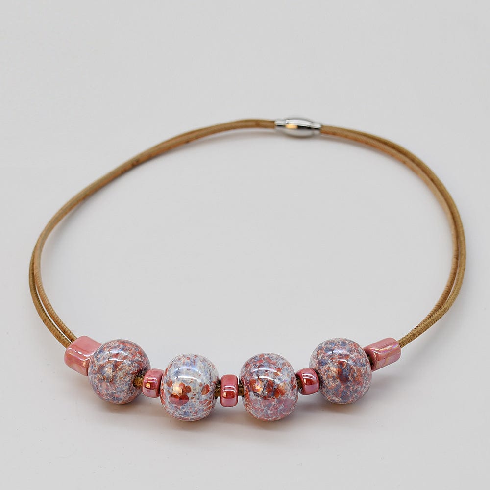 Collier en liège et 4 perles roses Collier en liège et perles - Rose