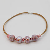 Collier en liège et 4 perles roses Collier en liège et perles - Rose