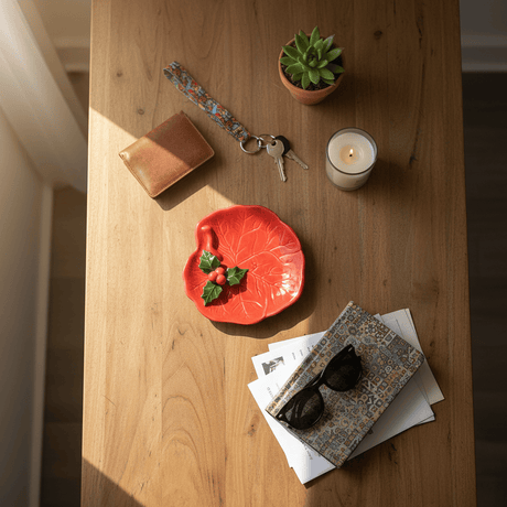 Coupe à apéritif rouge avec feuille de houx I Vaisselle portugaise Petite assiette en céramique "Avezinho" rouge