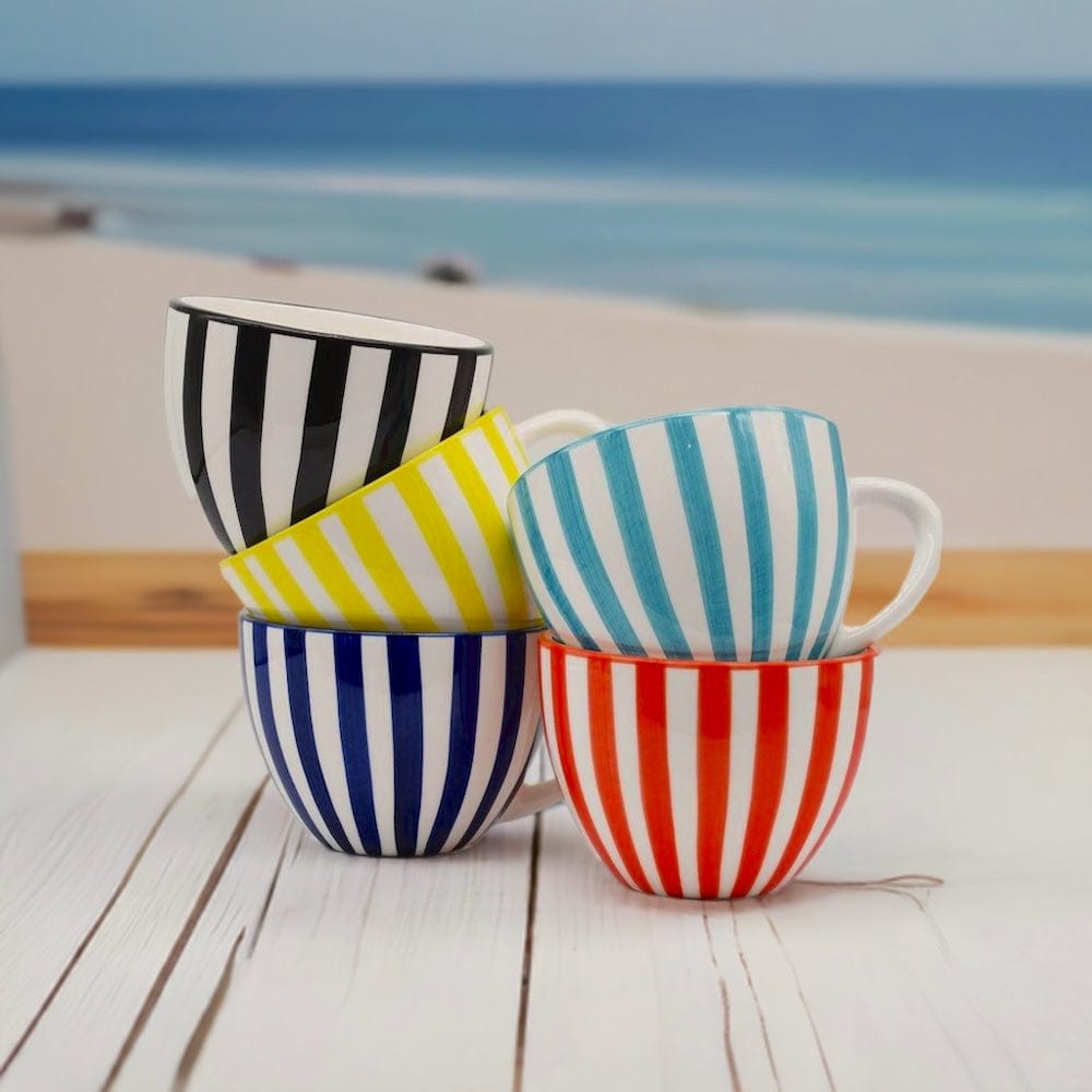 Grande tasse en porcelaine portugaise I Vente en ligne Grande tasse rayée "Costa Nova Mar" - Bleue