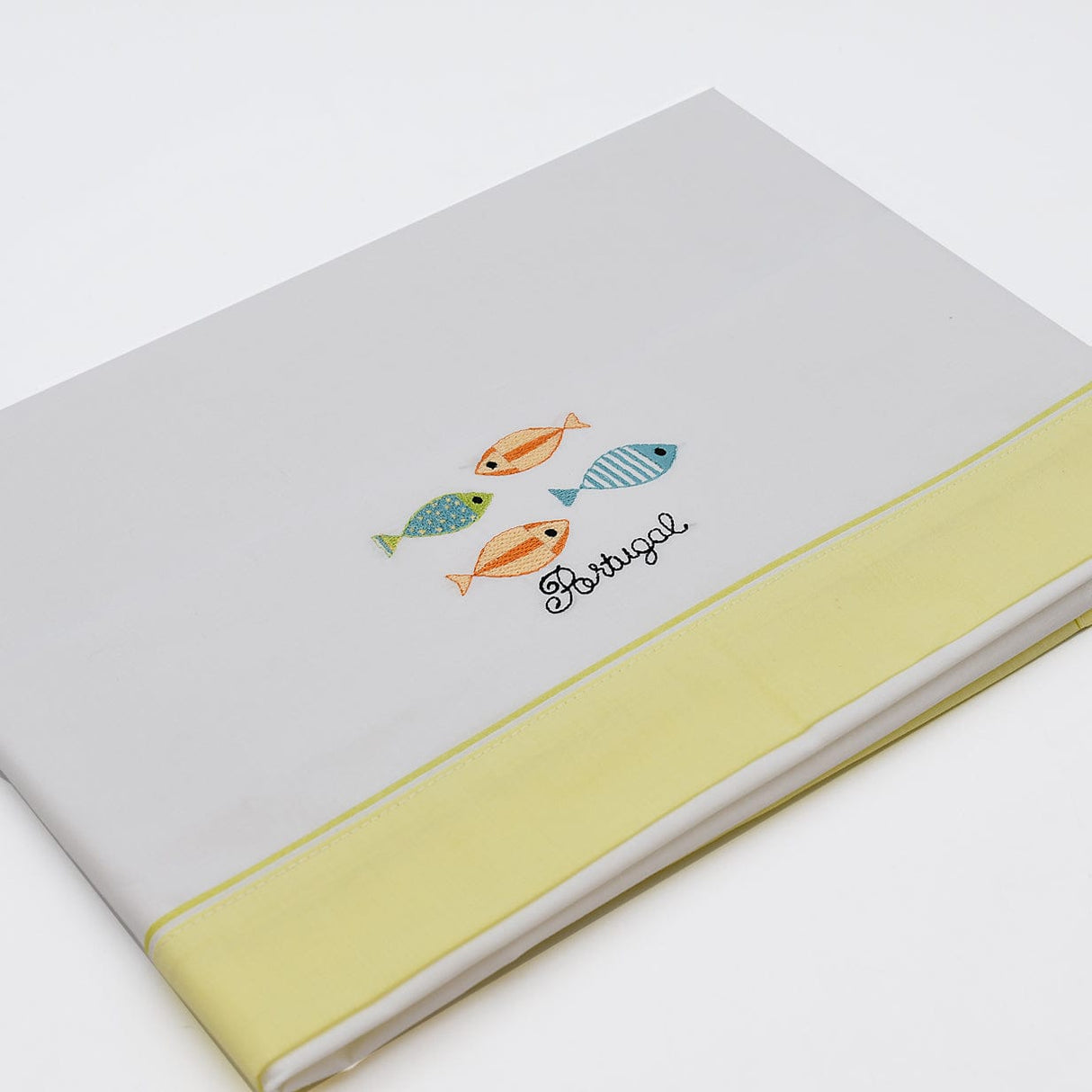 Parure de lit coton jaune brodée sardines portugaises | Luisa Paixão Parure de lit bébé "Sardinhas" - Jaune