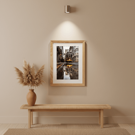 Photo d'art signée du tramway 28 de Lisbonne en couleur Photo d'art signée "28 Prazeres"