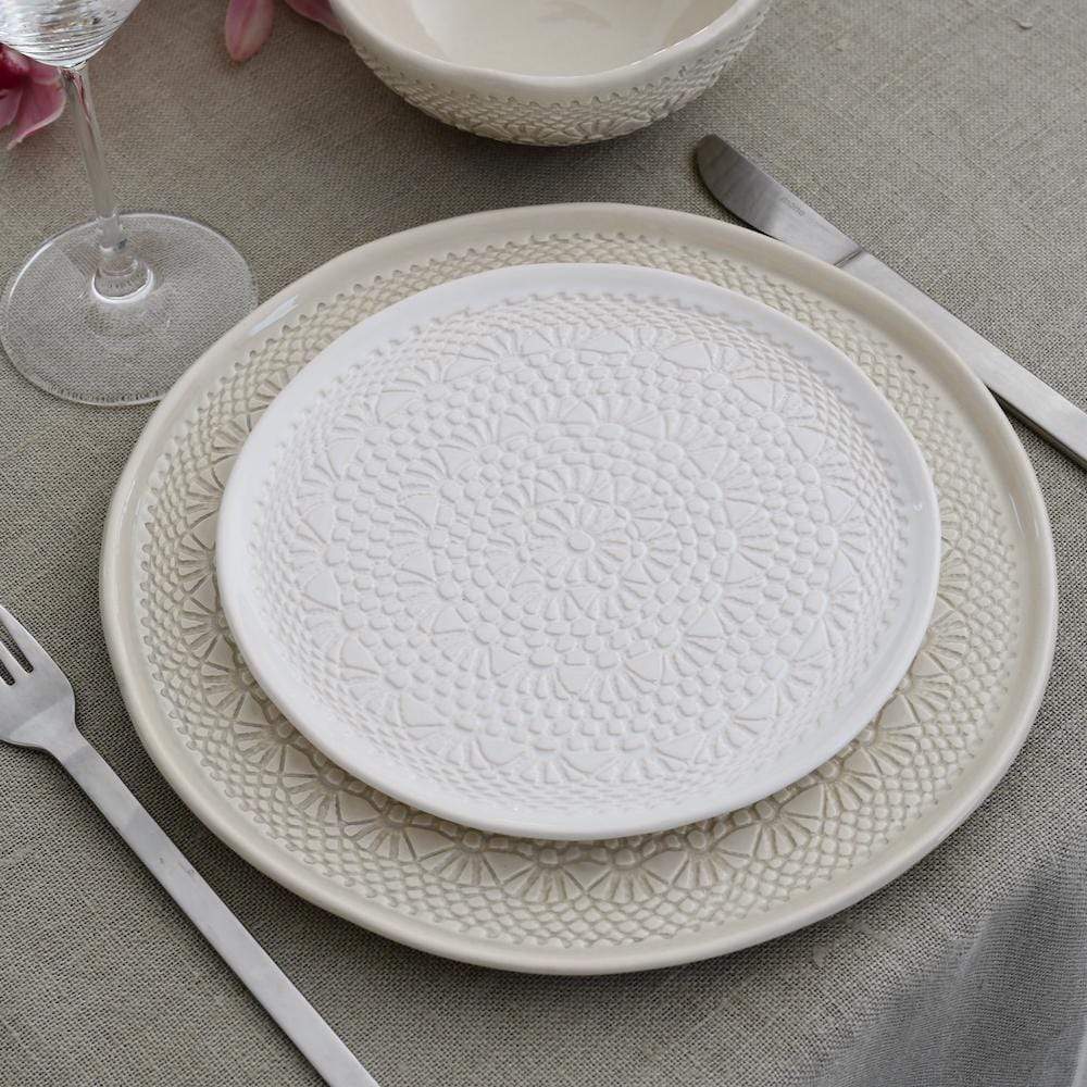 Assiette en céramique beige I Motifs dentelles portugaises Assiette "Carimbada" beige - 27 cm