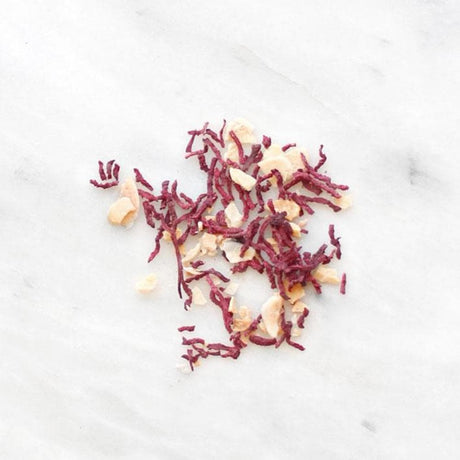 Tube de betteraves déshydratées et amandes grillées