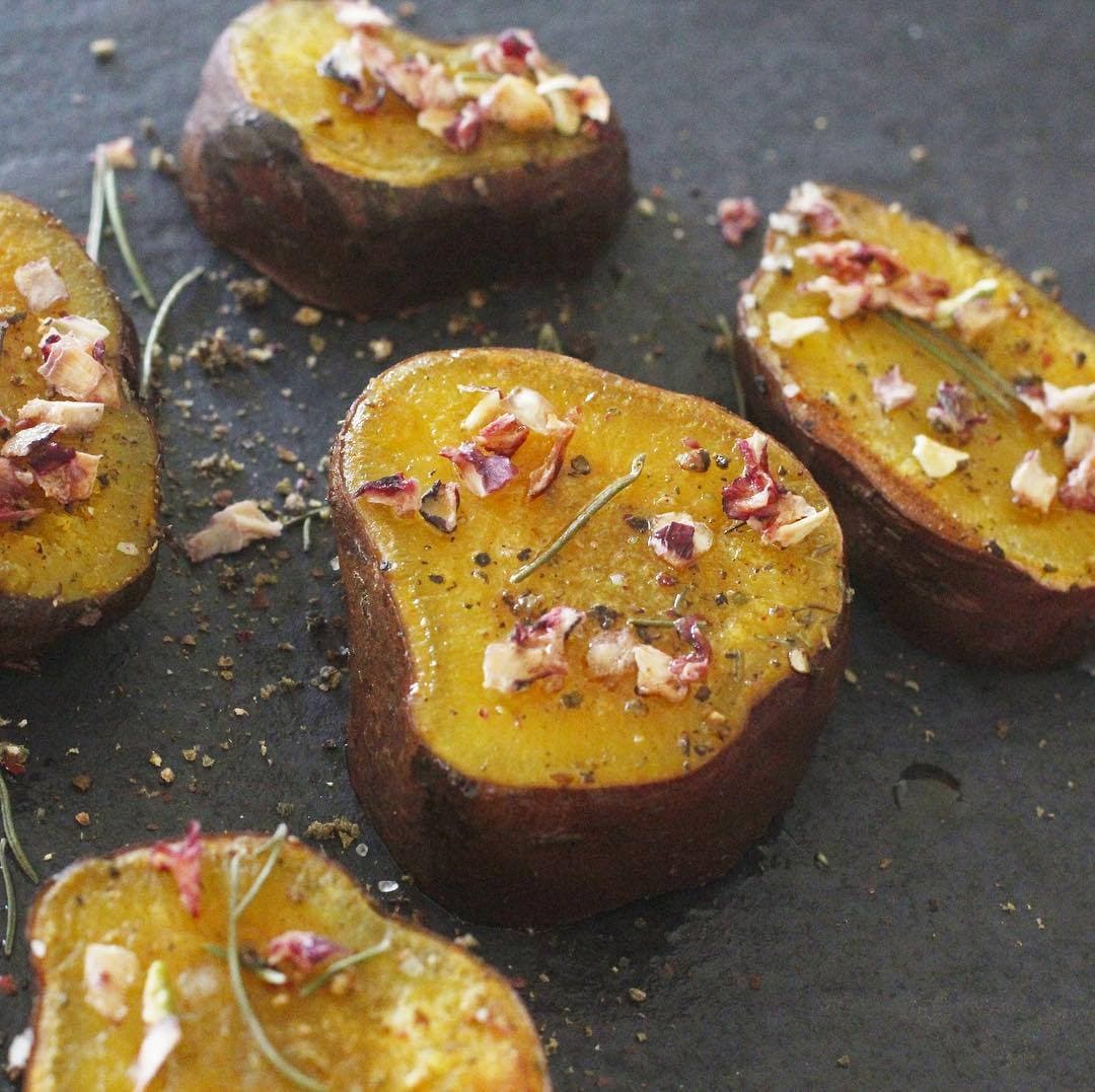 Tube de betteraves déshydratées et amandes grillées