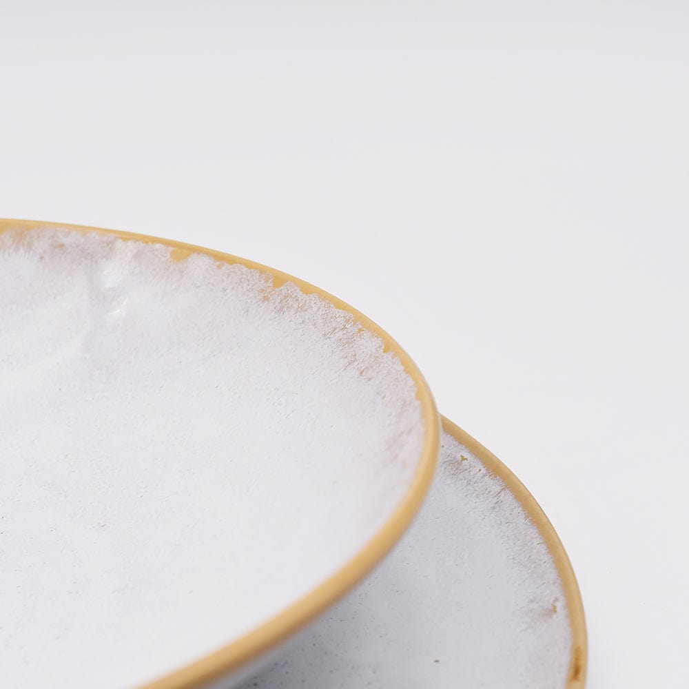 Grande assiette en grès de la collection portugaise Corals Assiette creuse en grès "Amazonia" Blanche