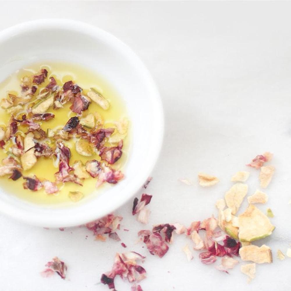 Tube d'oignons violets et pommes vertes déshydratés